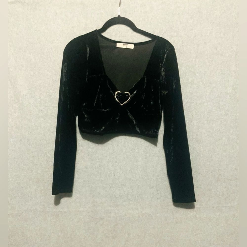 Madden NYC Black Velvet Heart Buckle Crop Top Size M Long Sleeve Coquette Y2K